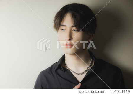 穿黑西裝的男人 穿黑西裝的男人 114943349