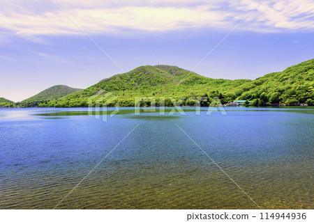 鮮綠的赤城大沼和地藏山 鮮綠的赤城大沼和地藏山 114944936