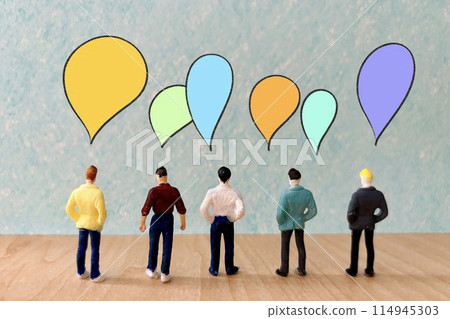 Opinions of male users, men talking to each other 114945303