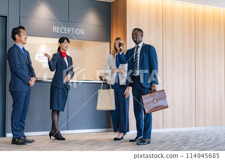 An employee guiding foreign visitors An employee guiding foreign visitors 114945685