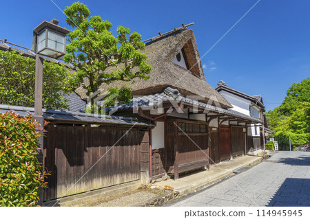 Saga Toriimoto: A scenic streetscape of thatched roofs Saga Toriimoto: A scenic streetscape of thatched roofs 114945945