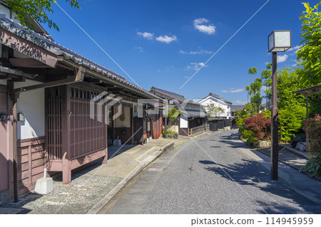 Saga Toriimoto: A scenic streetscape 114945959