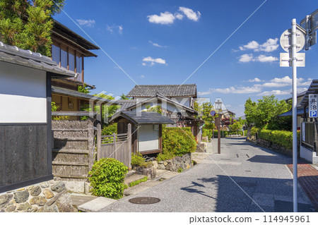 Saga Toriimoto: A scenic streetscape Saga Toriimoto: A scenic streetscape 114945961