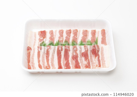 白色背景中燒烤用的五花肉 114946020