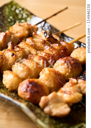 Yakitori served on a plate 114946238