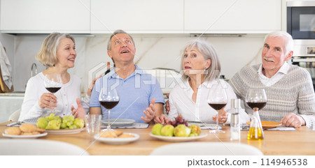 Couples of elderly women and men chatting and drinking 114946538