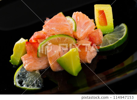 Salmon ceviche with lime and avocado 114947153