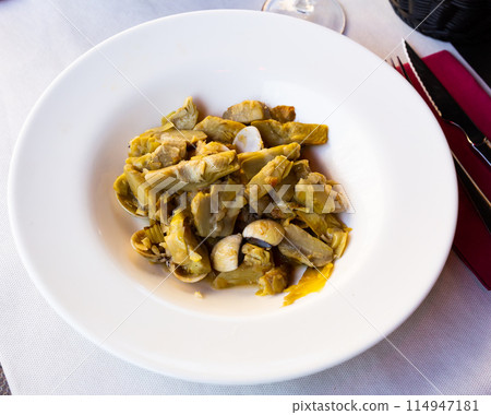 Artichokes with clams Artichokes with clams 114947181