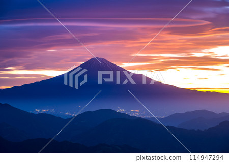 Mount Fuji and clouds at dawn as seen from Shimizu Yoshiwara 114947294