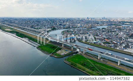 高速公路的鳥瞰圖 高速公路的鳥瞰圖 114947382