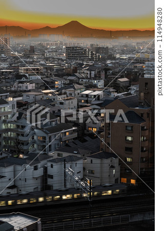 Sunset seen from a residential area 114948280