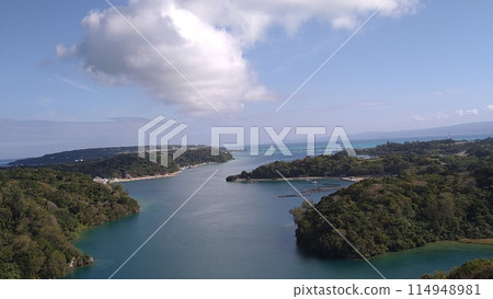 從展望台看到的雲天港和古宇利大橋 從展望台看到的雲天港和古宇利大橋 114948981