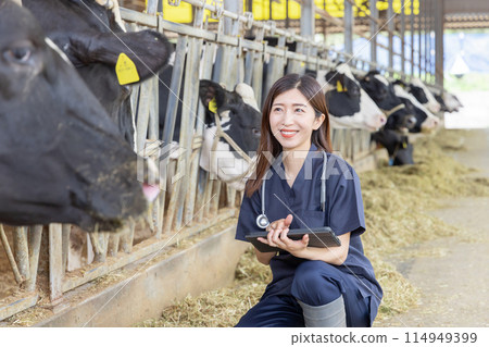 Farm workers: Veterinarians Farm workers: Veterinarians 114949399