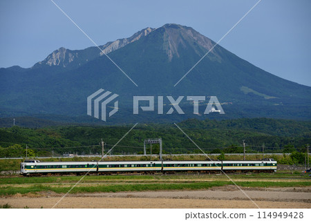 運行於白尾的381系L特急八雲15號 114949428