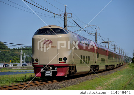 Series 285 sleeper express Izumo running along the Obi line Series 285 sleeper express Izumo running along the Obi line 114949441