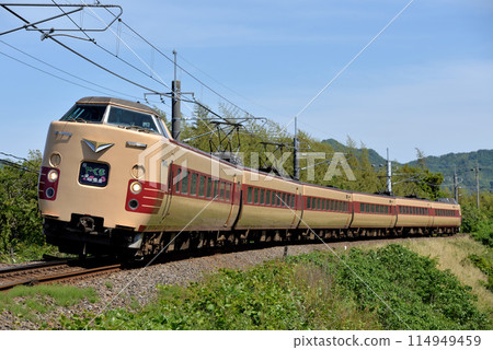 381 series L express train Yakumo No. 9 running on the Sanin Main Line 381 series L express train Yakumo No. 9 running on the Sanin Main Line 114949459