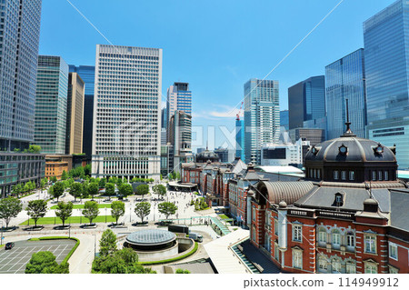 Tokyo Station in blue sky 114949912