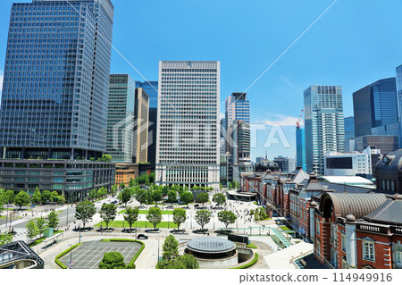 Tokyo Station in blue sky 114949916