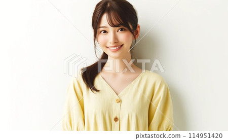A young woman looking at the camera 114951420