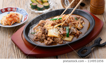 Pork Kimchi - The richness and flavor of pork, the garlic of kimchi, and the flavor of vegetables are exquisite 114951856