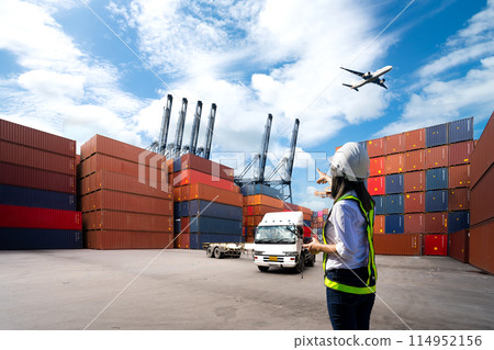 Foreman Woman control loading Containers box Foreman Woman control loading Containers box 114952156
