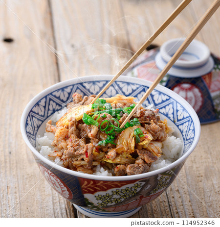 Energy-boosting pork and kimchi rice bowl (a nice rice bowl that is both simple and delicious) 114952346
