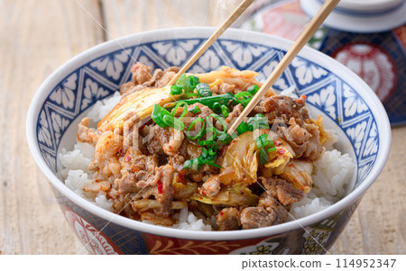 Energy-boosting pork and kimchi rice bowl (a nice rice bowl that is both simple and delicious) 114952347