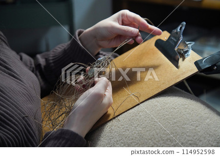 女人編織花邊 114952598