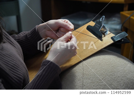 女人編織花邊 114952599