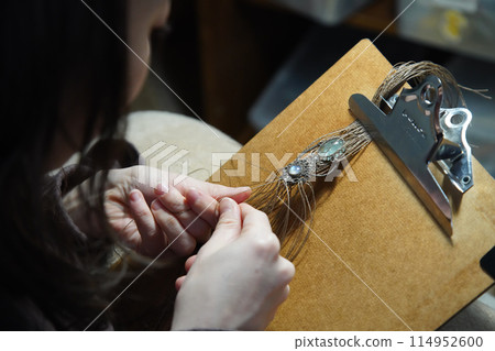 女人編織花邊 114952600