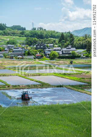 犁耕作業現場[松本市中山] 114952702