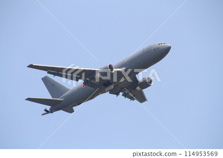 部署在日本航空自衛隊美穗空軍基地（鳥取縣）的 KC-46A 空中加油和運輸機 114953569