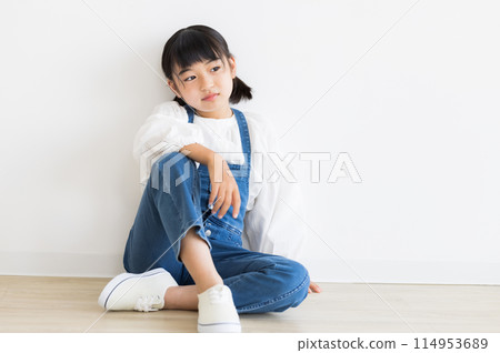 elementary school girl elementary school girl 114953689