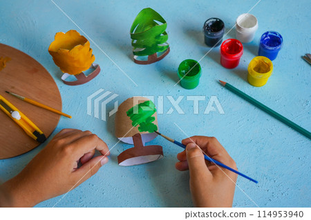Kids craft trees out of recycling toilet paper roll, zero waste concept. Step by step tutorial - 4. Kids craft trees out of recycling toilet paper roll, zero waste concept. Step by step tutorial - 4. 114953940