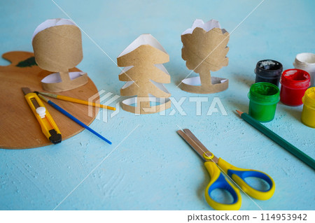 Kids craft trees out of recycling toilet paper roll, zero waste concept. Step by step tutorial - 3. 114953942