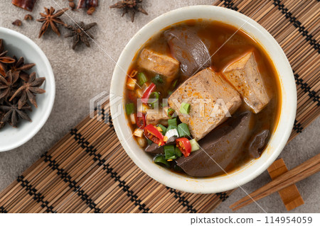 鴨血 麻辣鴨血 豆腐 臭豆腐 Spicy duck blood jelly stinky tofu 鴨血 麻辣鴨血 豆腐 臭豆腐 Spicy duck blood jelly stinky tofu 114954059