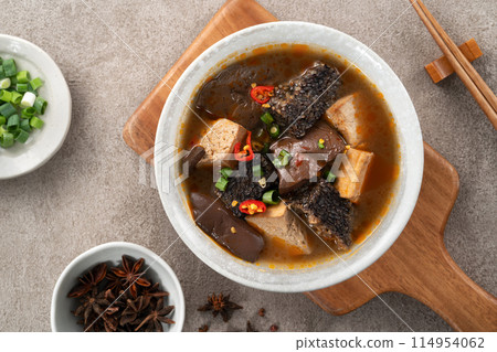 鴨血 麻辣鴨血 豆腐 臭豆腐 Spicy duck blood jelly stinky tofu 鴨血 麻辣鴨血 豆腐 臭豆腐 Spicy duck blood jelly stinky tofu 114954062