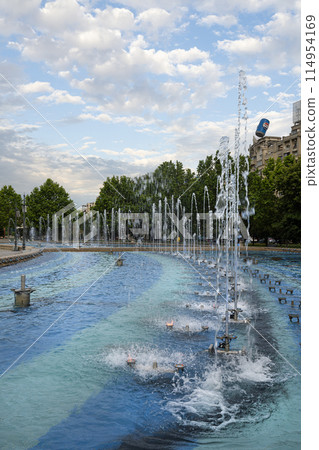 the Unirii square in Bucharest, Romania 114954169