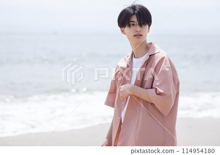 A young man playing on the beach 114954180