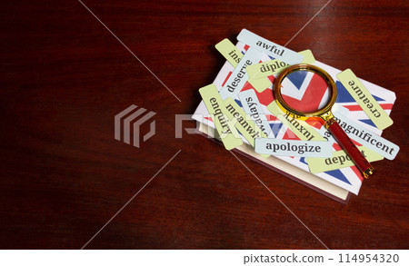 English vocabulary cards on wooden table 114954320