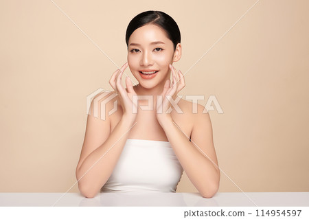 Beautiful young asian woman with clean fresh skin on beige background, Face care, Facial treatment, Cosmetology, beauty and spa, Asian women portrait. 114954597