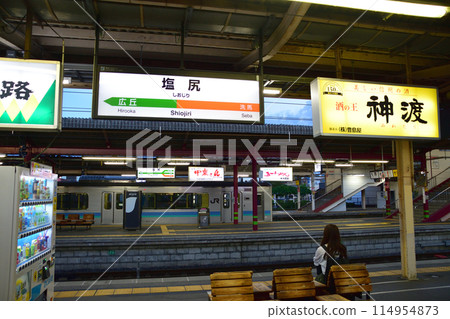 JR East Shiojiri Station platform (night) 114954873