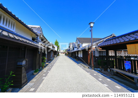 [Hyogo Prefecture] Townscape of Kawaramachi Tsumairi Merchant Houses in Sunny Weather (Tamba Sasayama Castle Town) 114955121