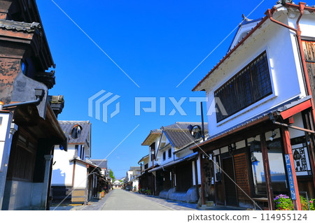 [兵庫縣] 晴朗天氣下的河原町嬬入商舖街景（丹波筱山城下町） 114955124