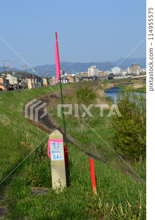 這是八王子市春天淺川的樣子 這是八王子市春天淺川的樣子 114955575