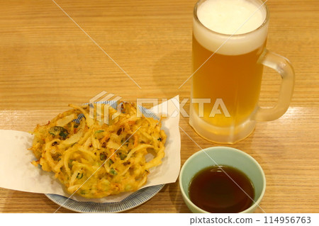 Kakiage and draft beer Kakiage and draft beer 114956763