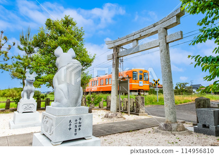 島根縣一畑列車 - 行駛於粟津井野神社的列車 島根縣一畑列車 - 行駛於粟津井野神社的列車 114956810