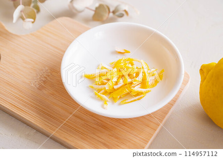 檸檬切成薄片 檸檬切成薄片 114957112