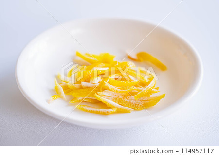 檸檬切成薄片 114957117