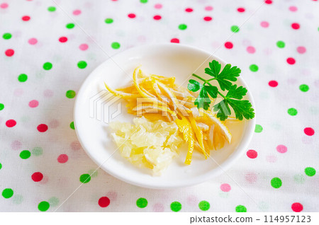 檸檬果肉和果皮 114957123